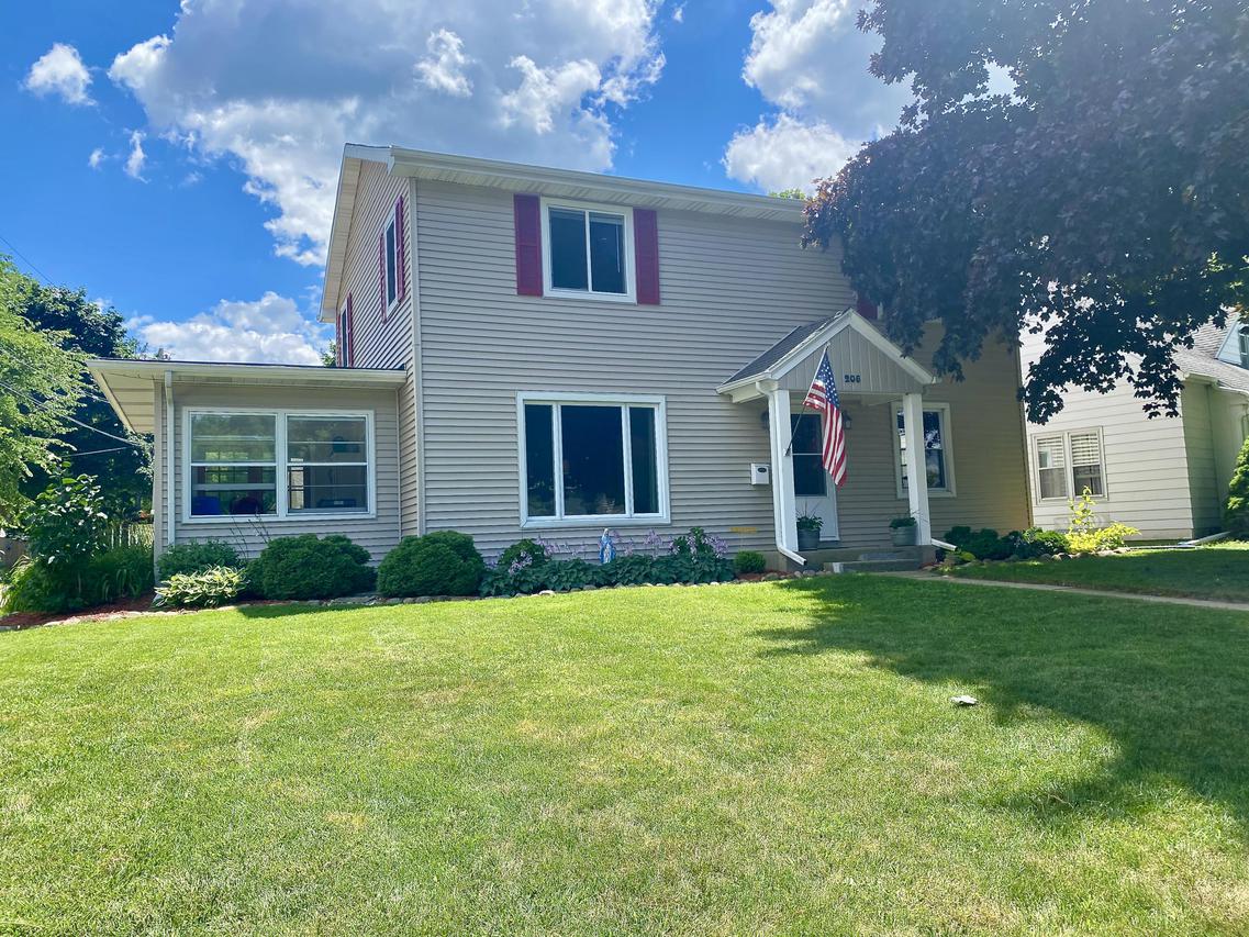 205 S Greenfield Ave., Waukesha, WI 53186