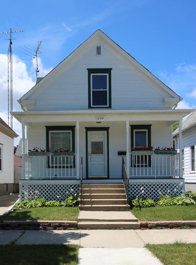 1434 Thurston Ave, Racine, WI 53405
