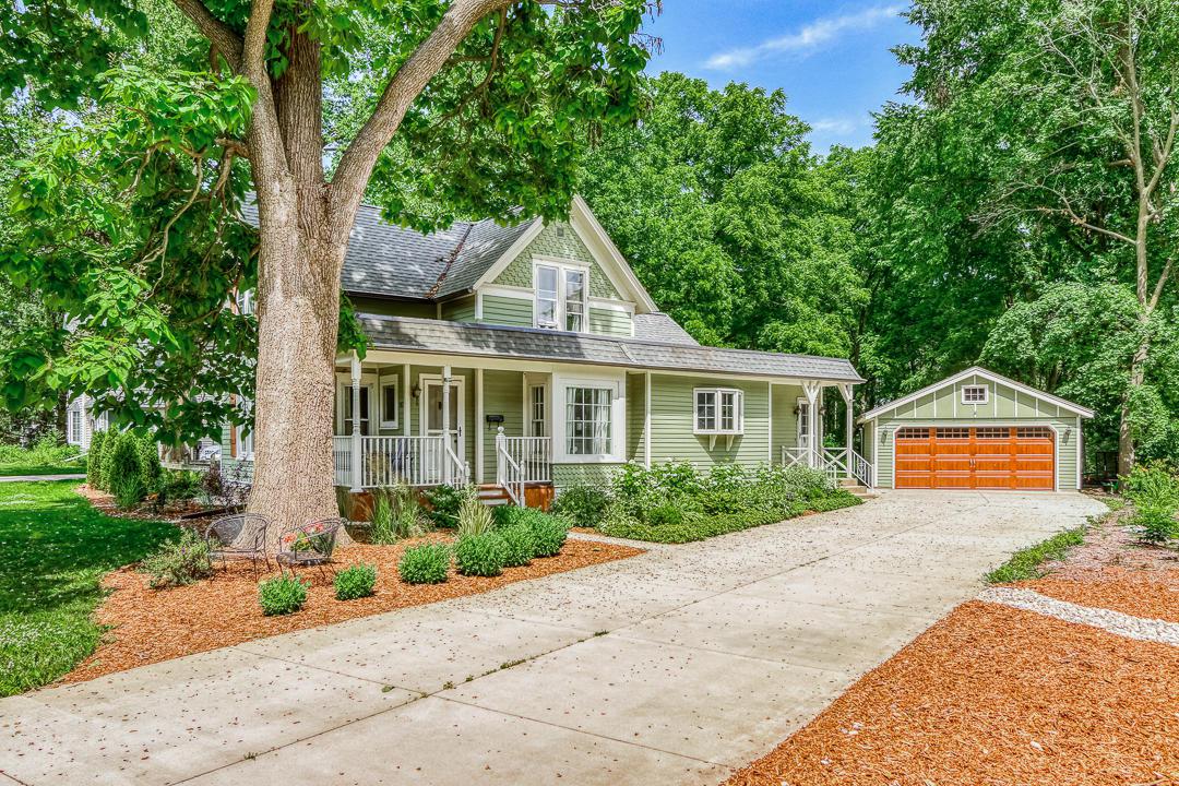 582 North Ave, Hartland, WI 53029