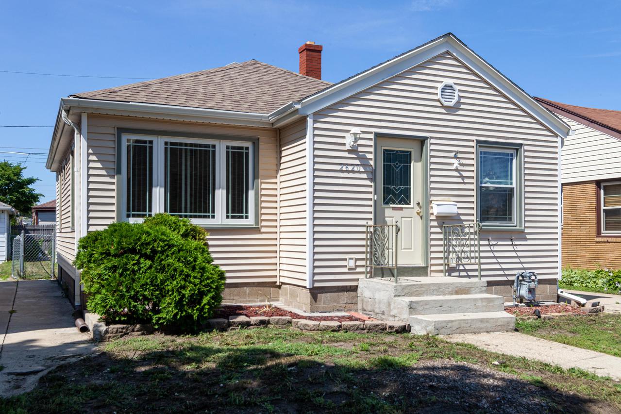 2620 Mitchell St, Racine, WI 53403