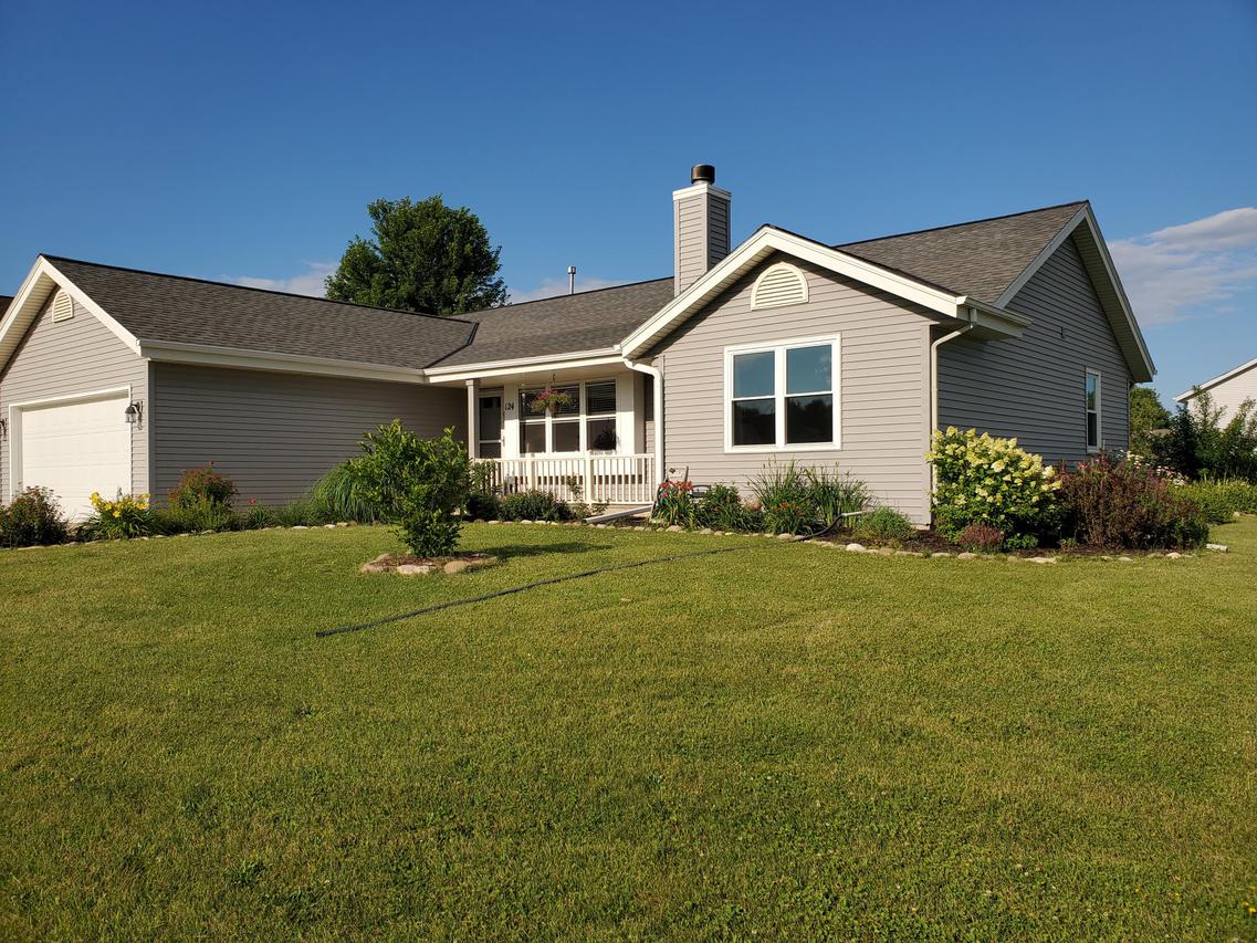 124 Small Farm Rd., Mukwonago, WI 53149