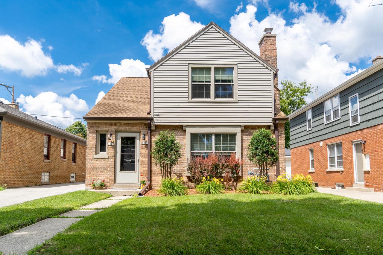 1307 N 64th St. #1309, Wauwatosa, WI 53213