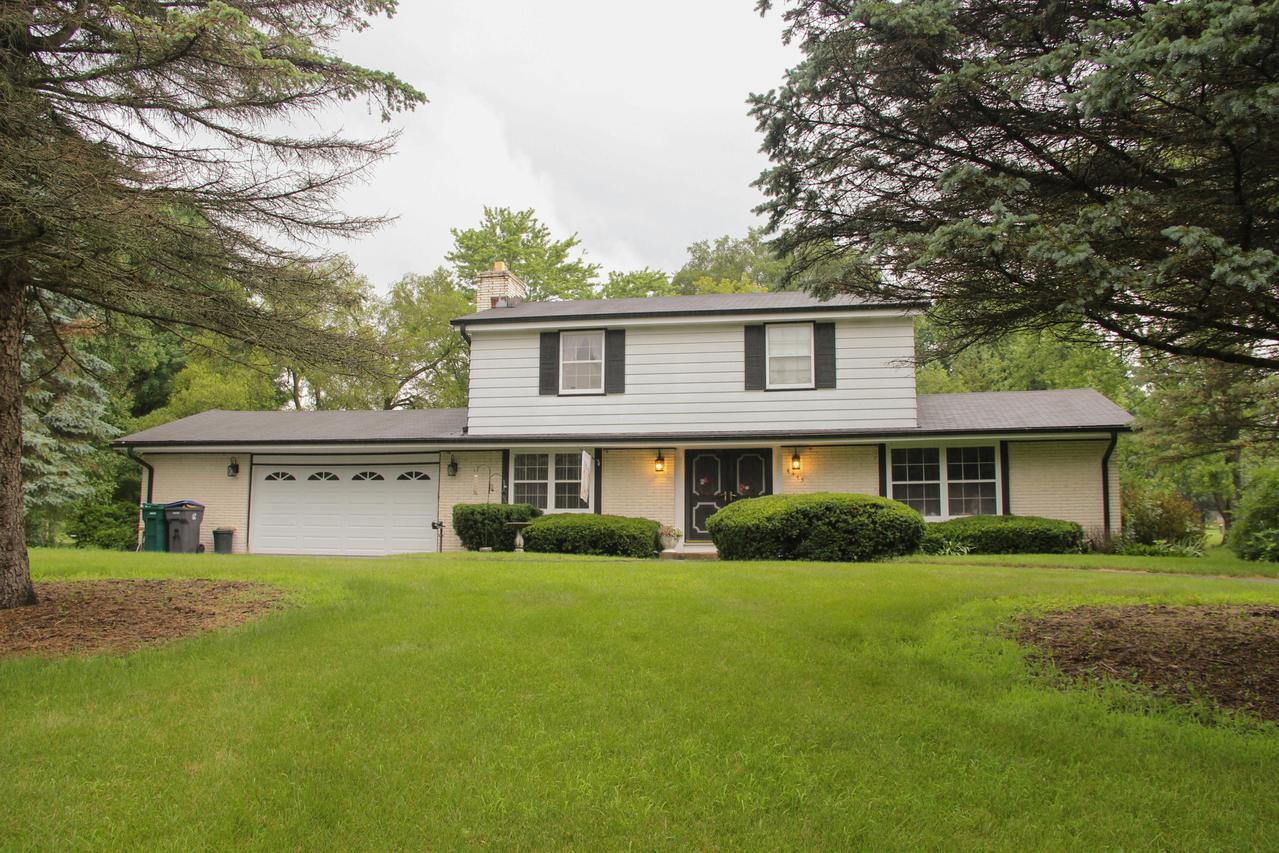 4445 S Hillview, New Berlin, WI 53146
