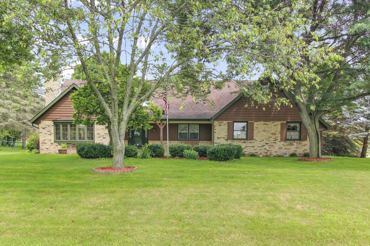 16620 W Hearthside Dr., New Berlin, WI 53151