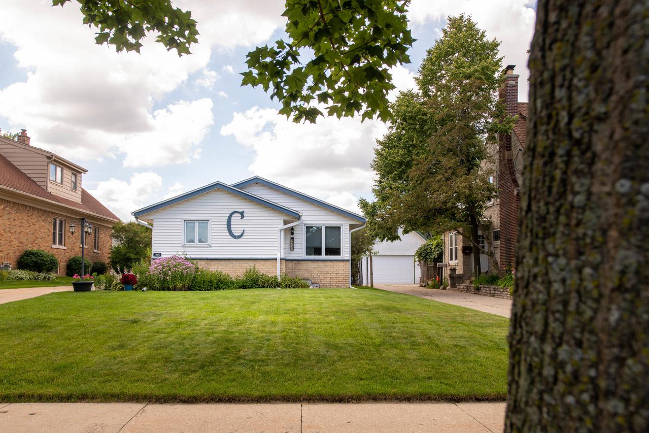 3403 S 92nd St., Wauwatosa, WI 53227