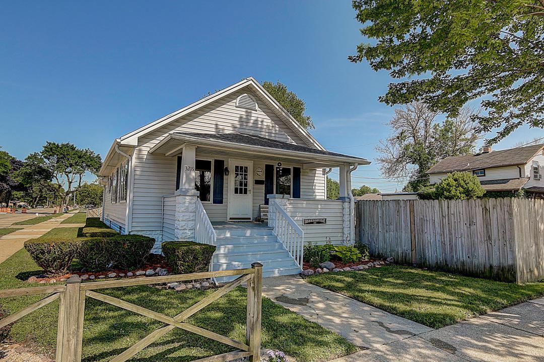 3219 Charles St., Racine, WI 53402