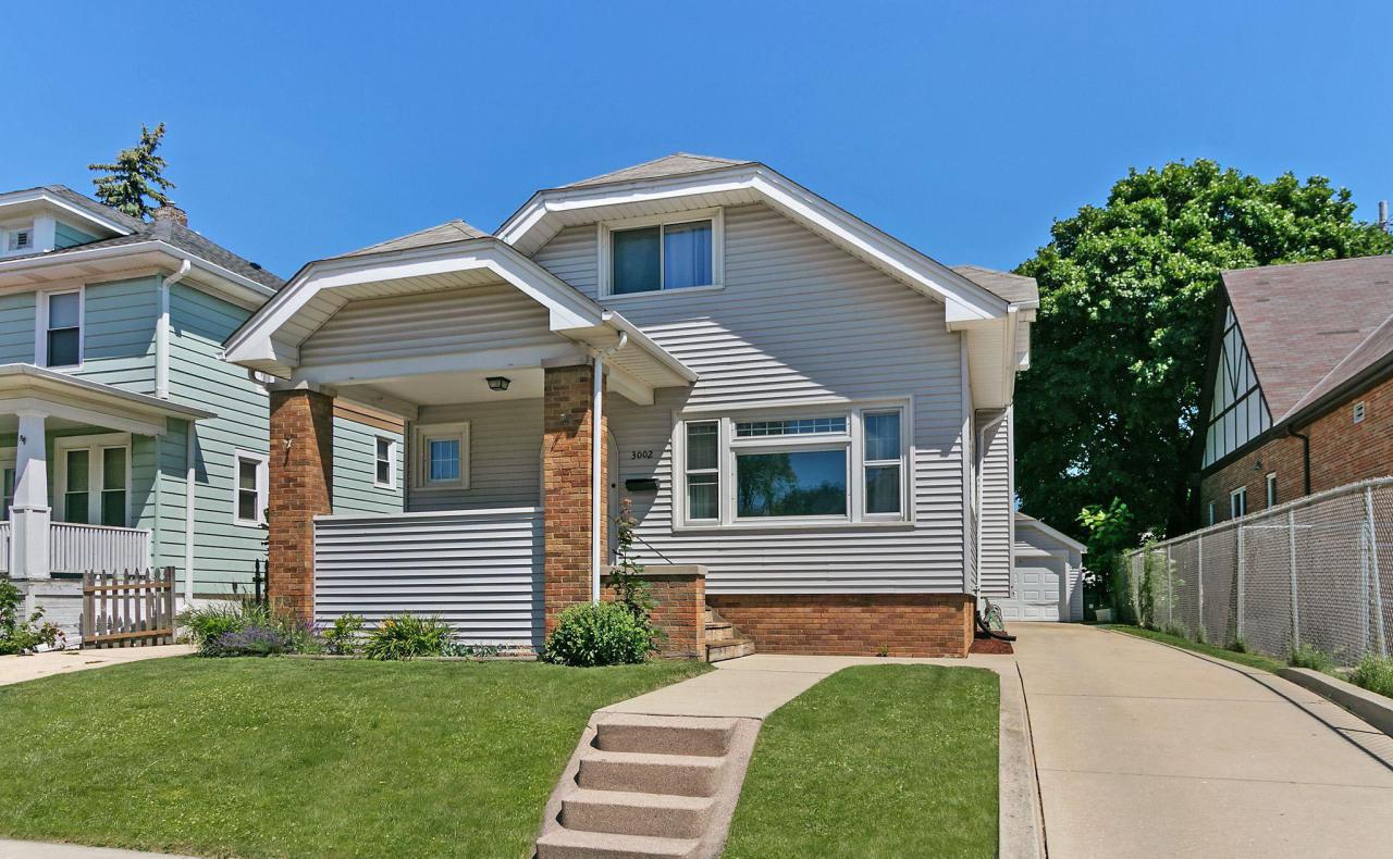 3002 Bate St, Racine, WI 53403