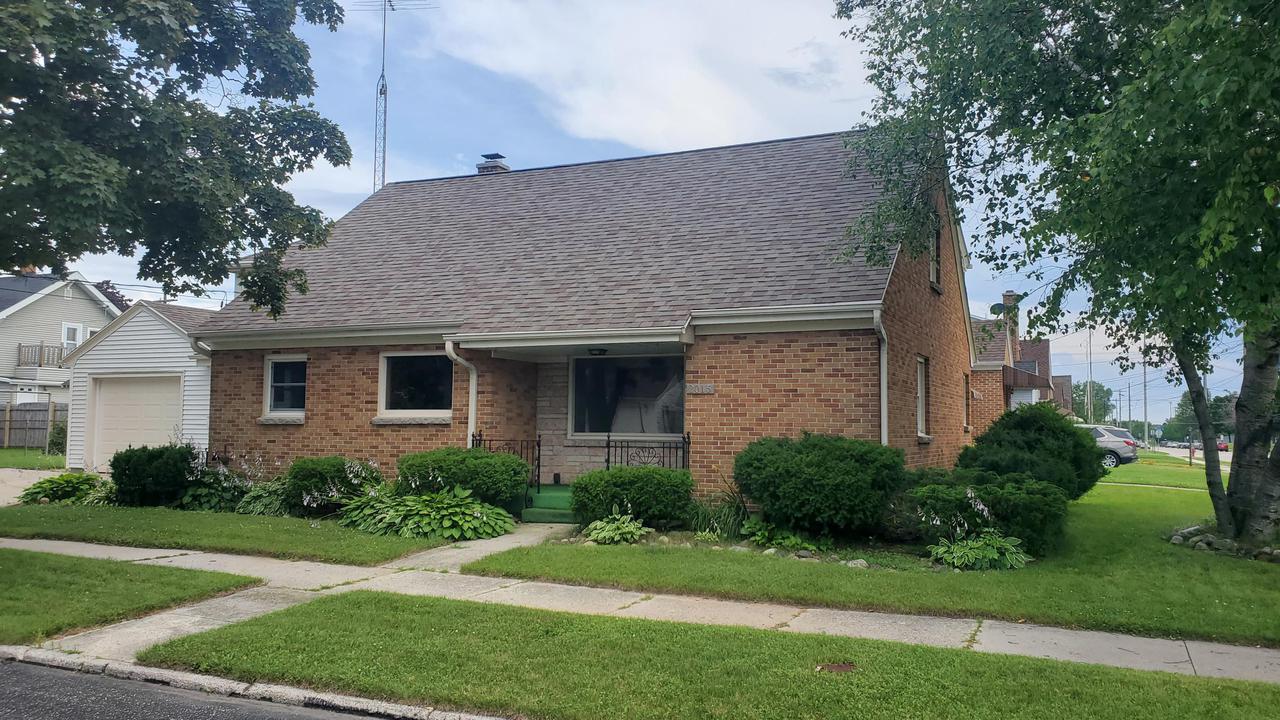 2015 Columbus St., Manitowoc, WI 54220