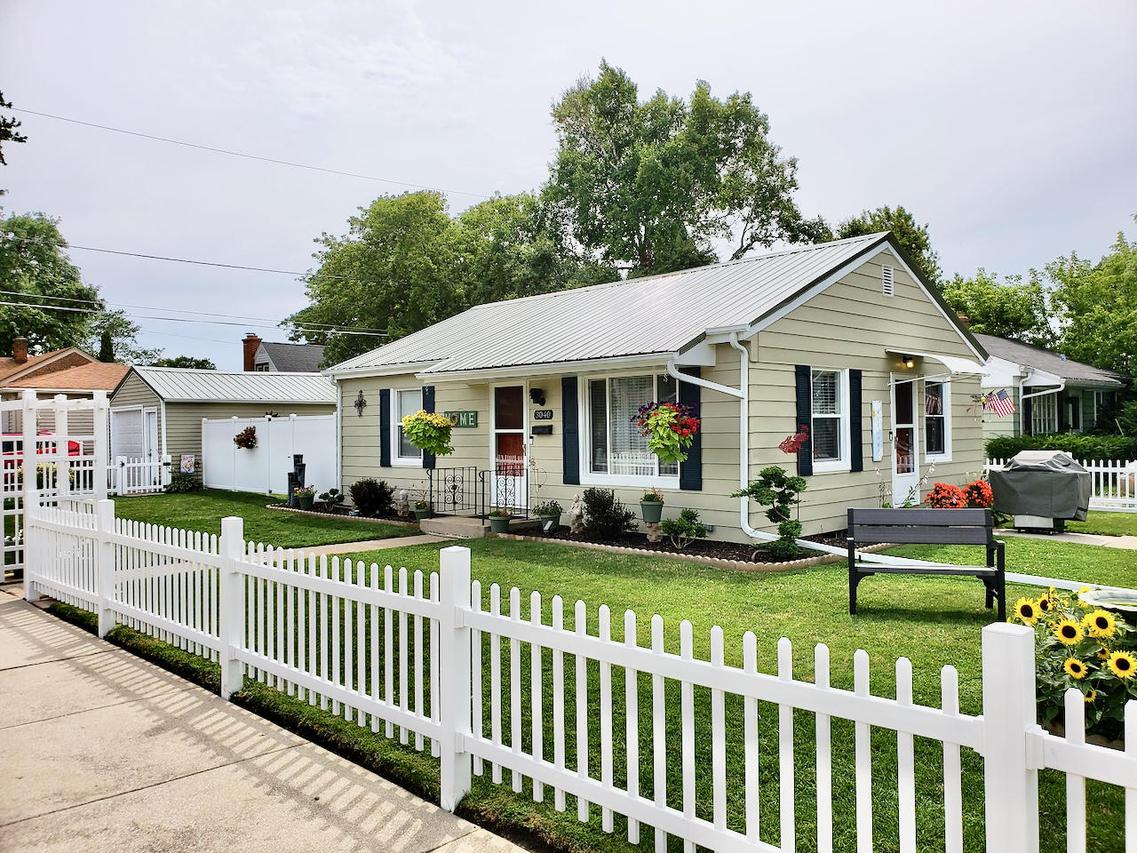 3040 Geneva St., Racine, WI 53402