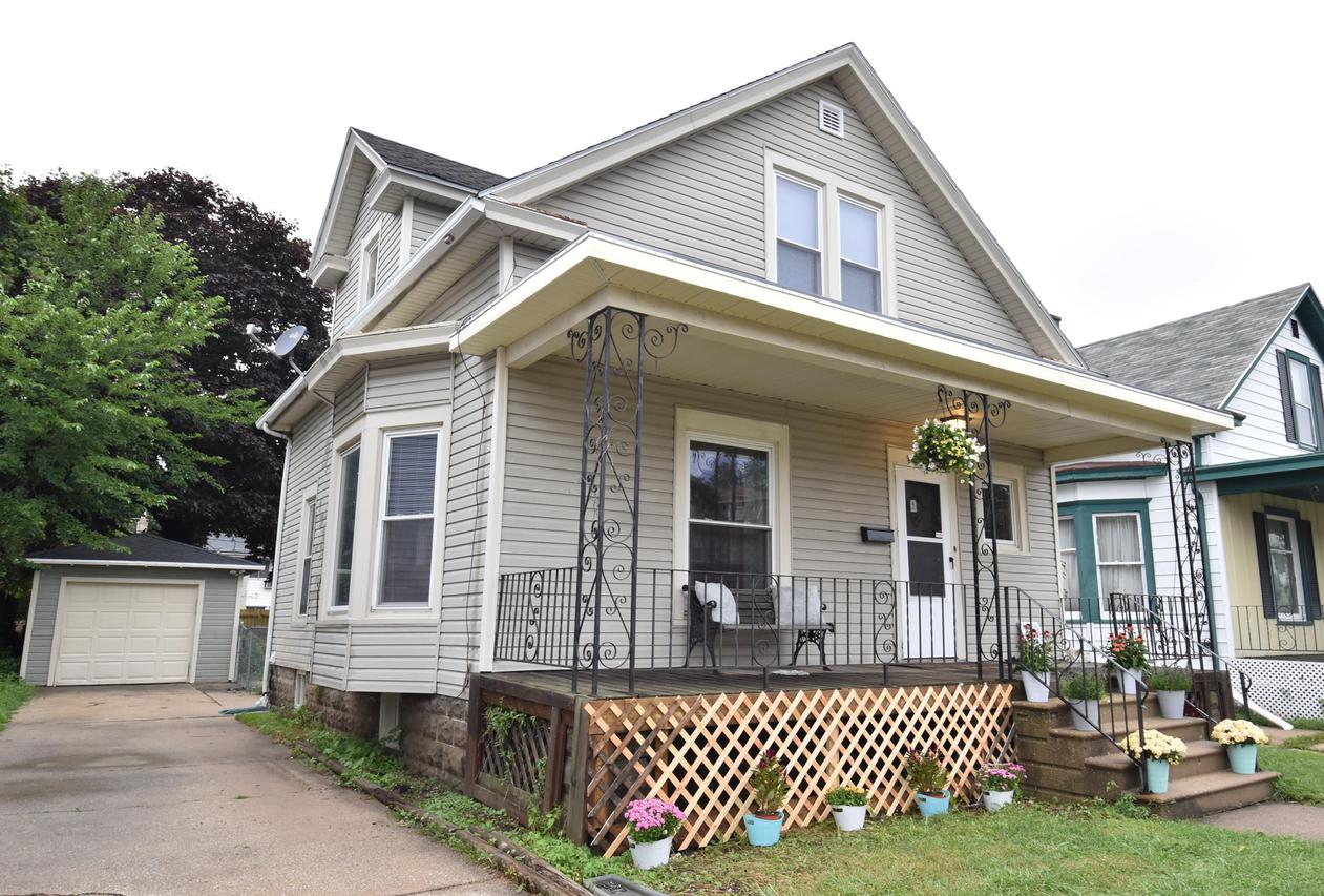 1820 Grange Ave, Racine, WI 53403