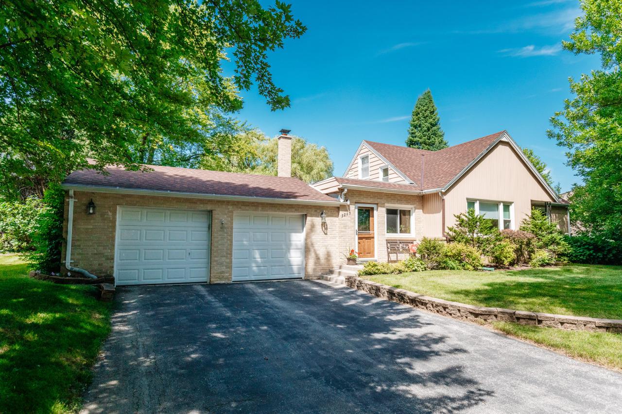 3293 N 105th St., Wauwatosa, WI 53222