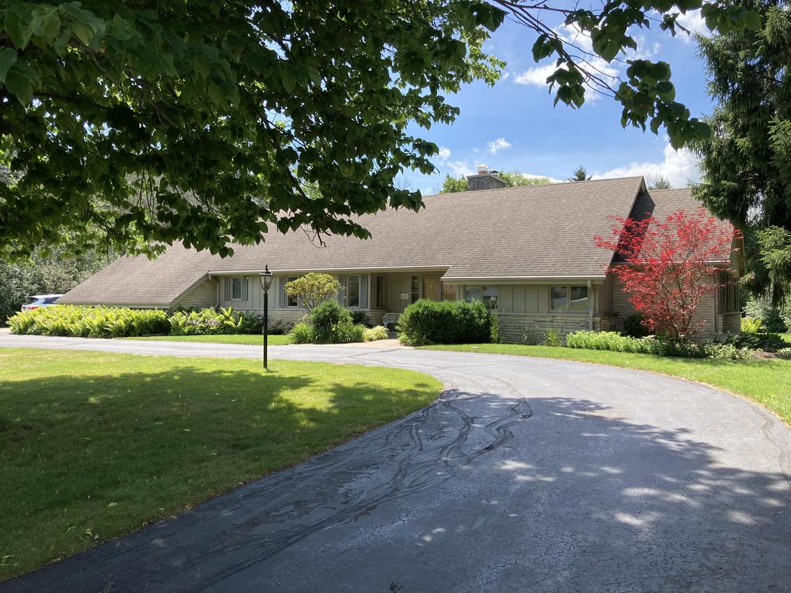 1421 W Spruce #Ct, River Hills, WI 53217