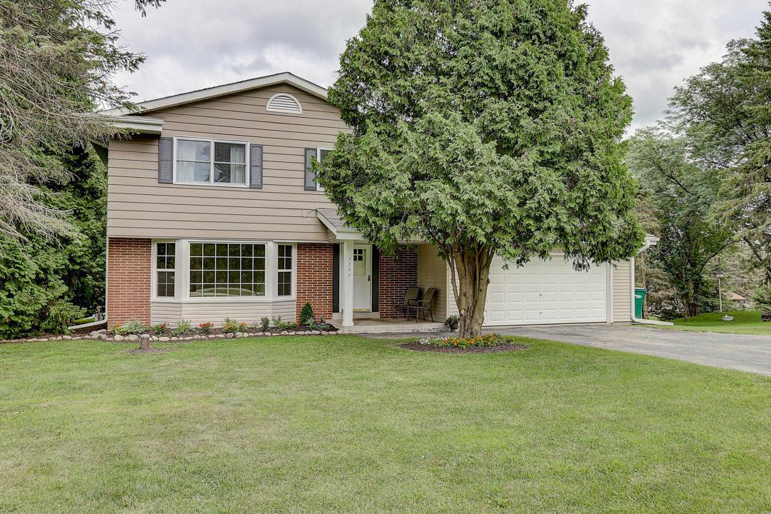 5220 S Williams Rd, New Berlin, WI 53146