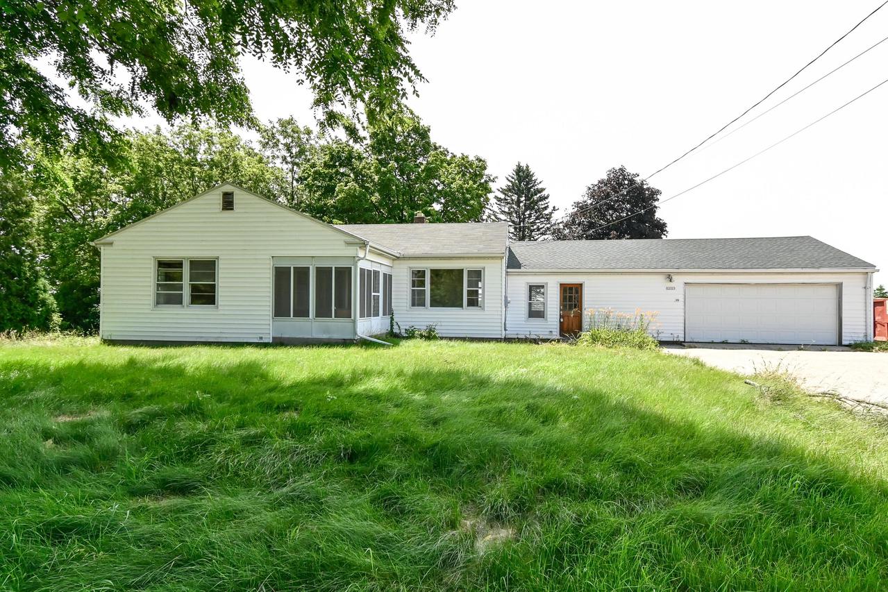 12323 W Mequon Rd, Mequon, WI 53097