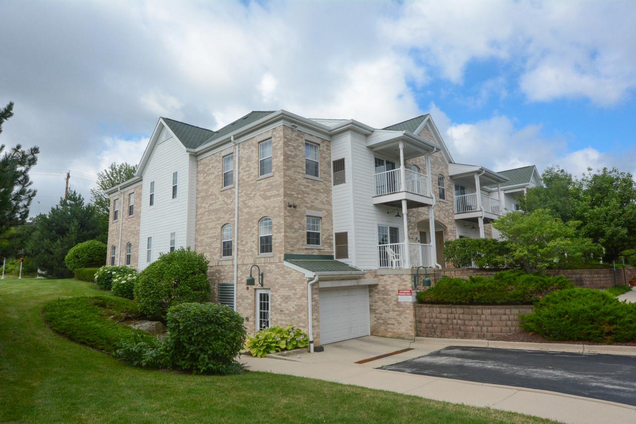 2704 Northview Rd. #129, Waukesha, WI 53188