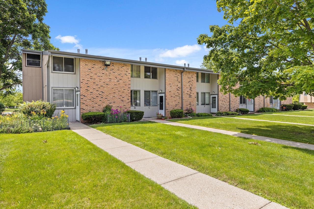 1524 Big Bend Rd. #C, Waukesha, WI 53189