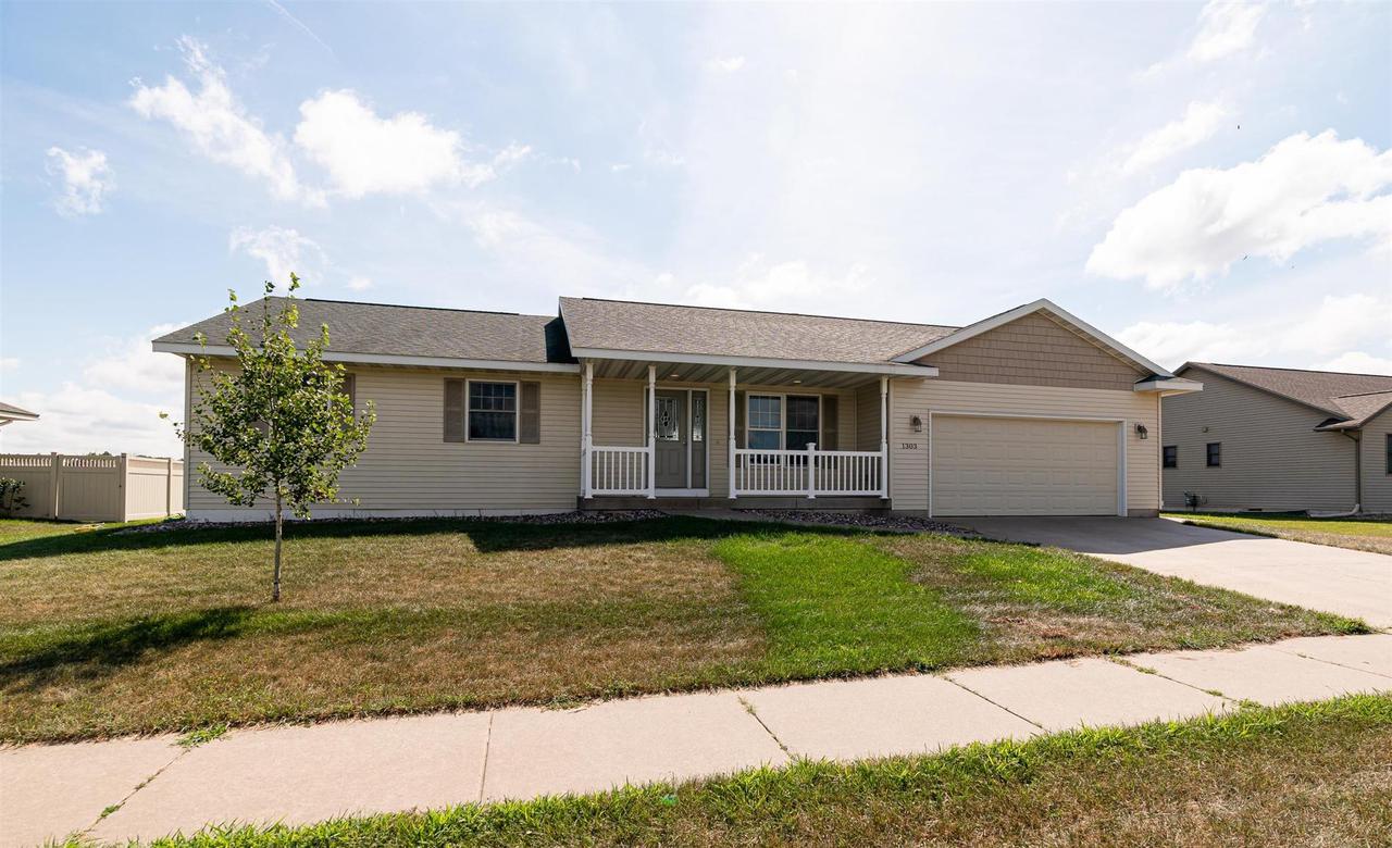 1303 Pioneer Dr., Holmen, WI 54636