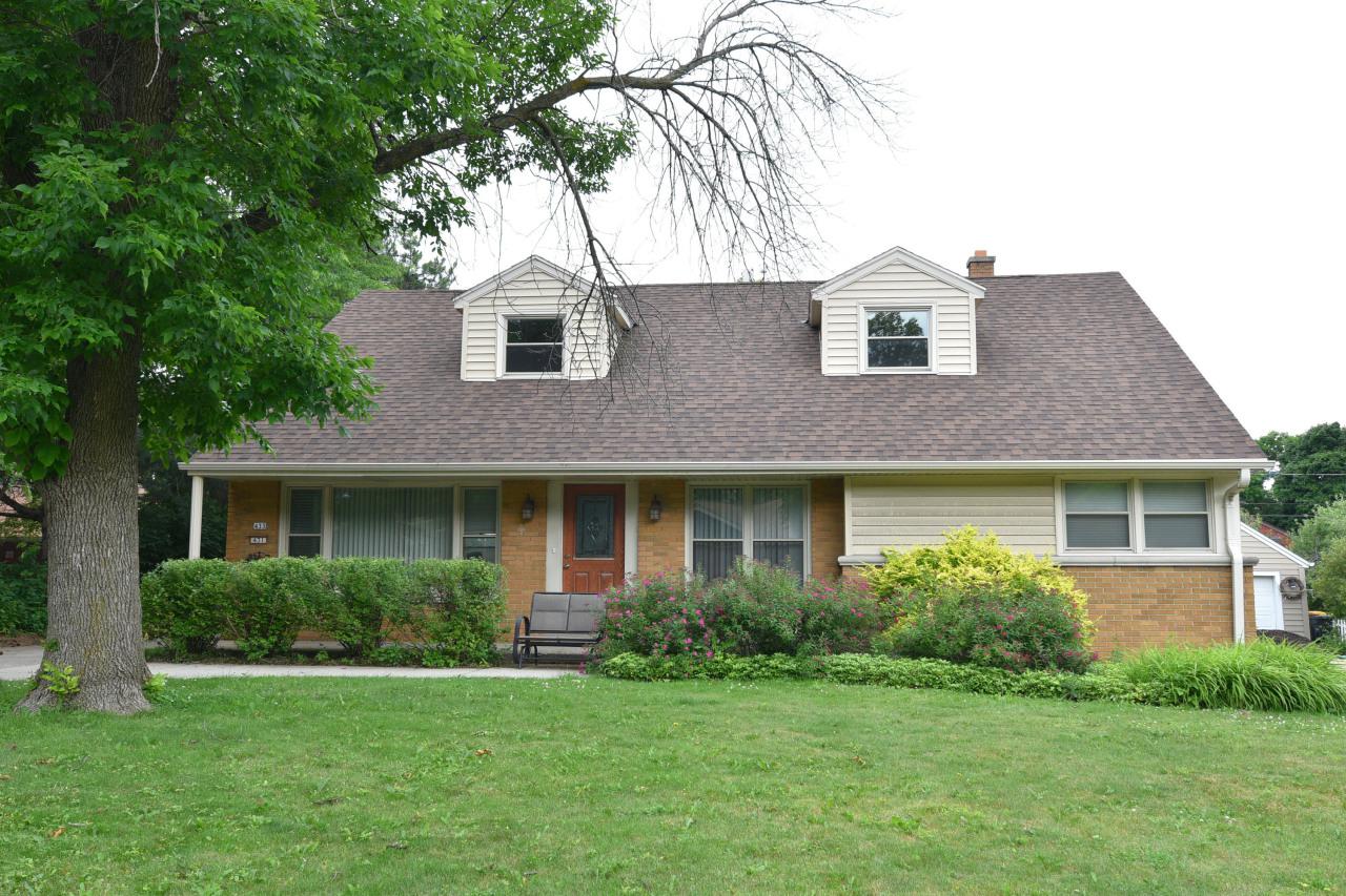 433 N 98th St, Wauwatosa, WI 53226