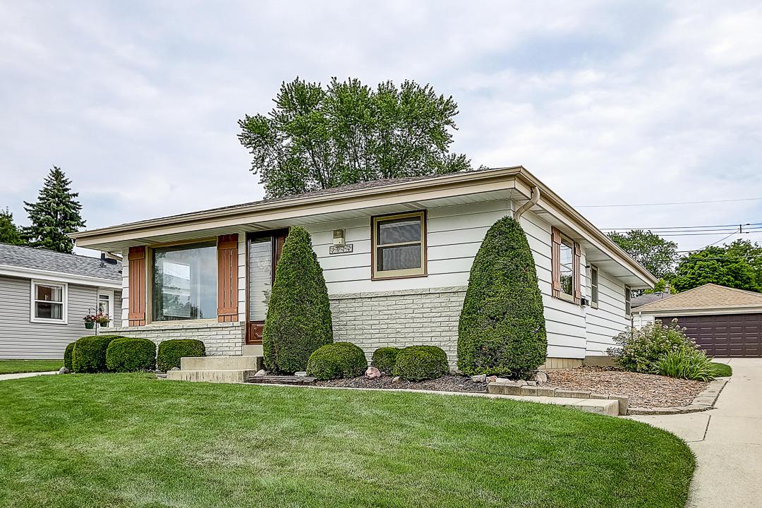 3622 S 94th St., Milwaukee, WI 53228