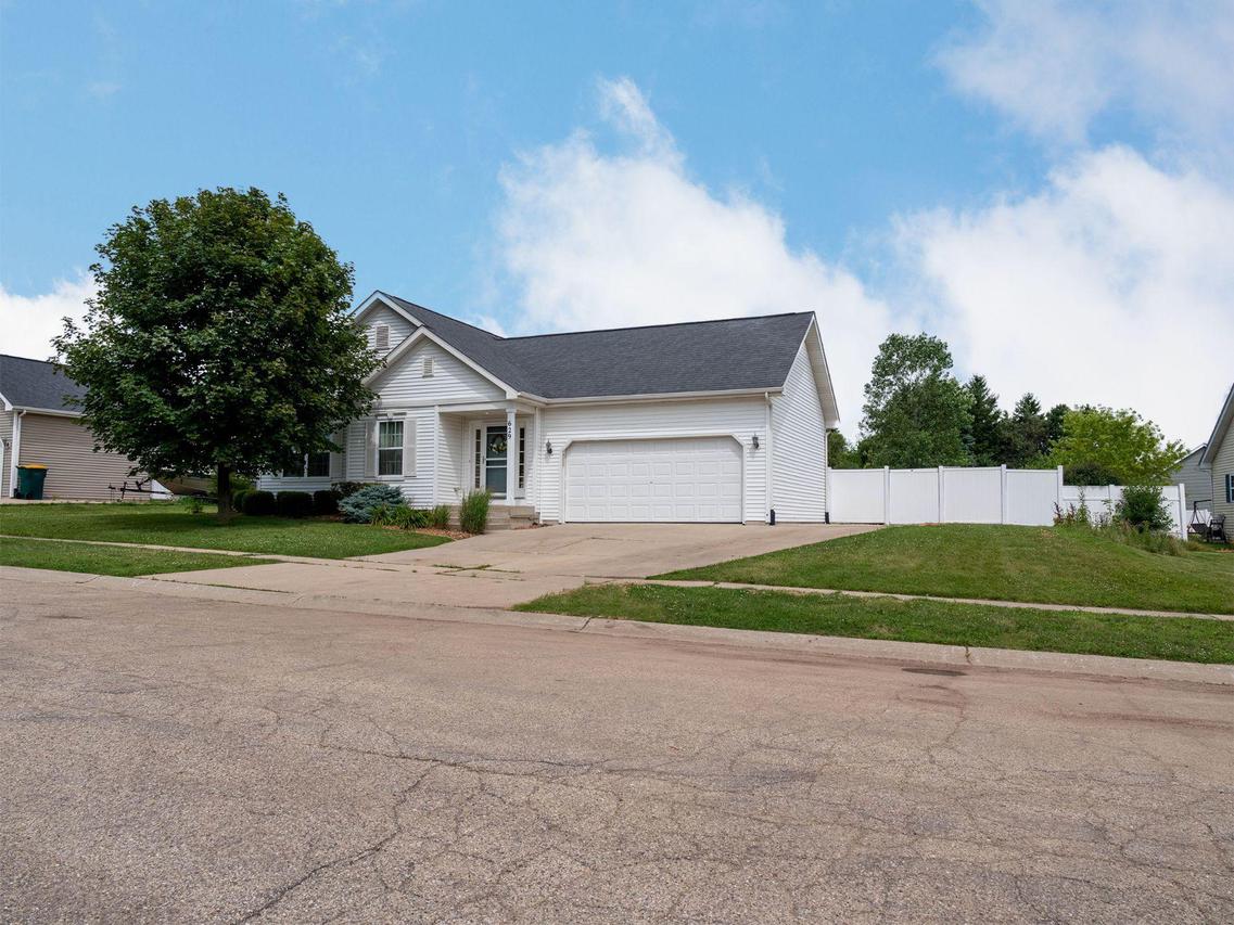 629 S Woodpine Dr., Elkhorn, WI 53121