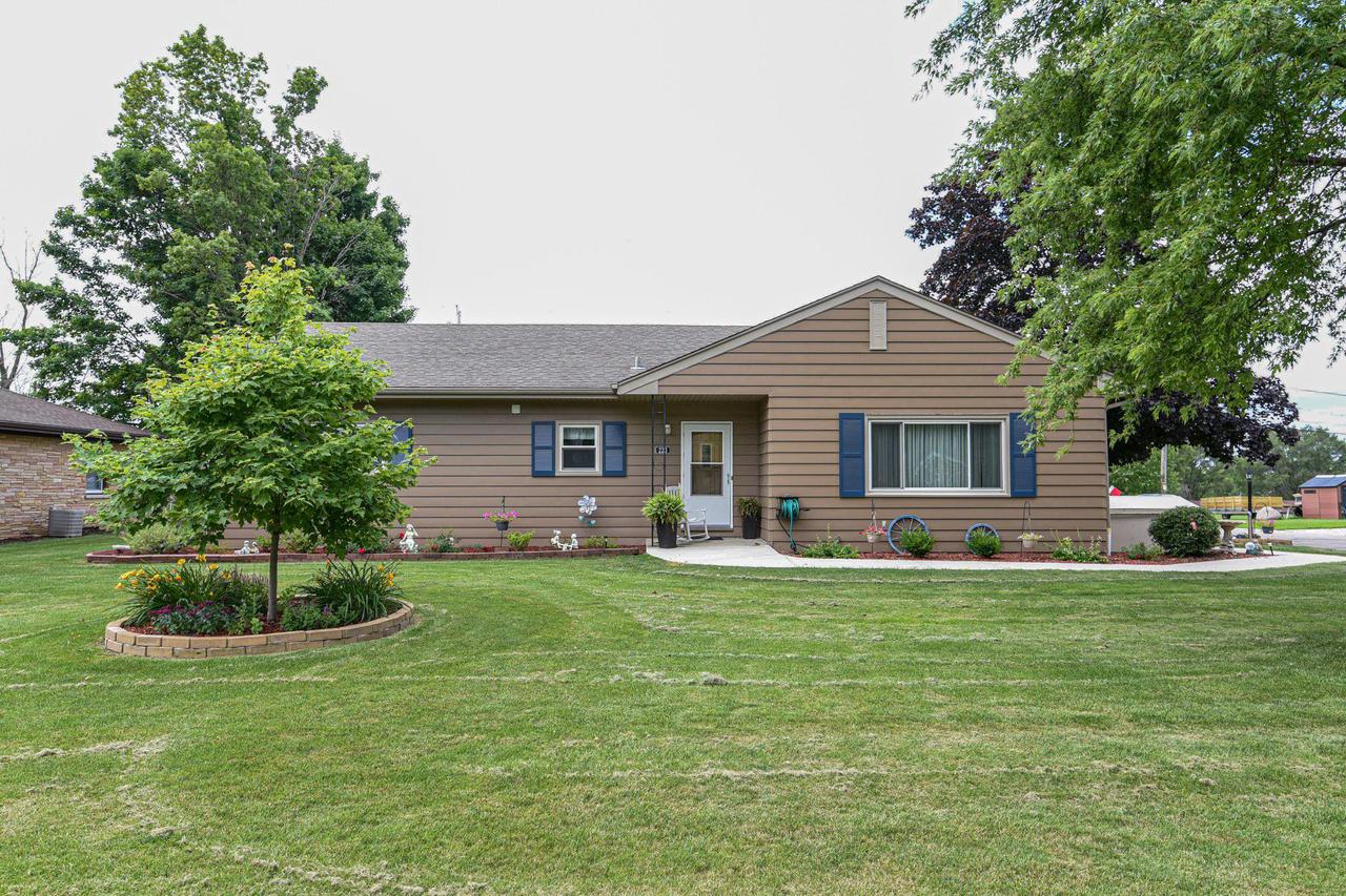 223 Macarthur Dr., Mukwonago, WI 53149