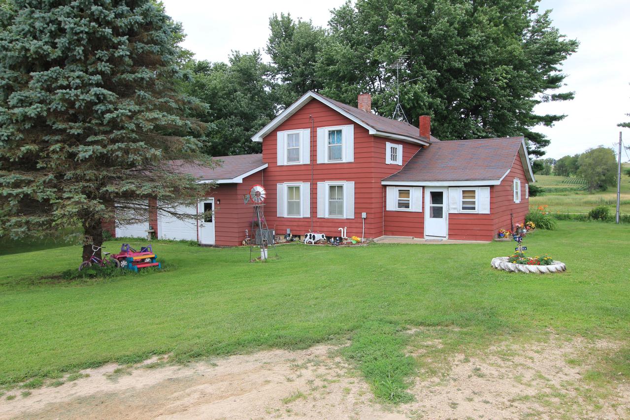 E6941 Tri-state Rd., Viroqua, WI 54667