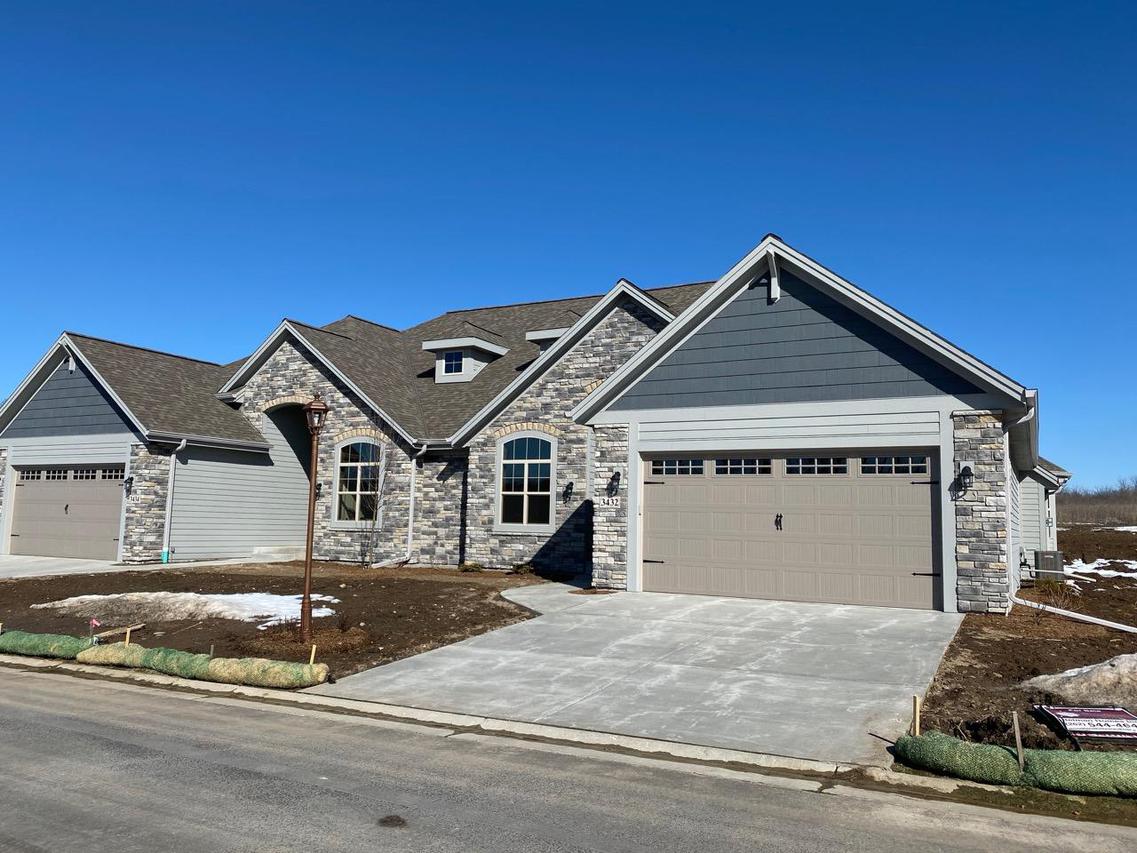 3604 Hawthorn Hill, Waukesha, WI 53188