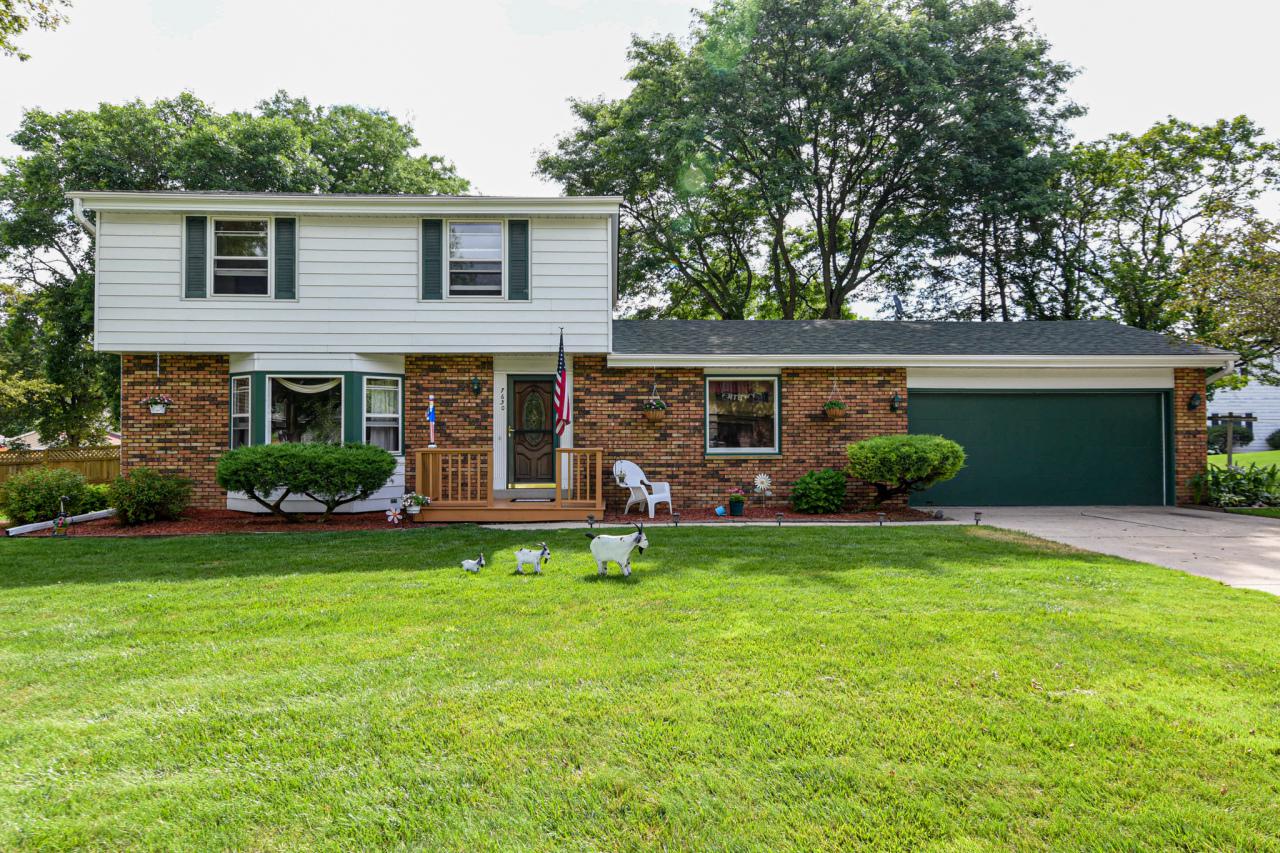 7630 S Mission Dr., Franklin, WI 53132