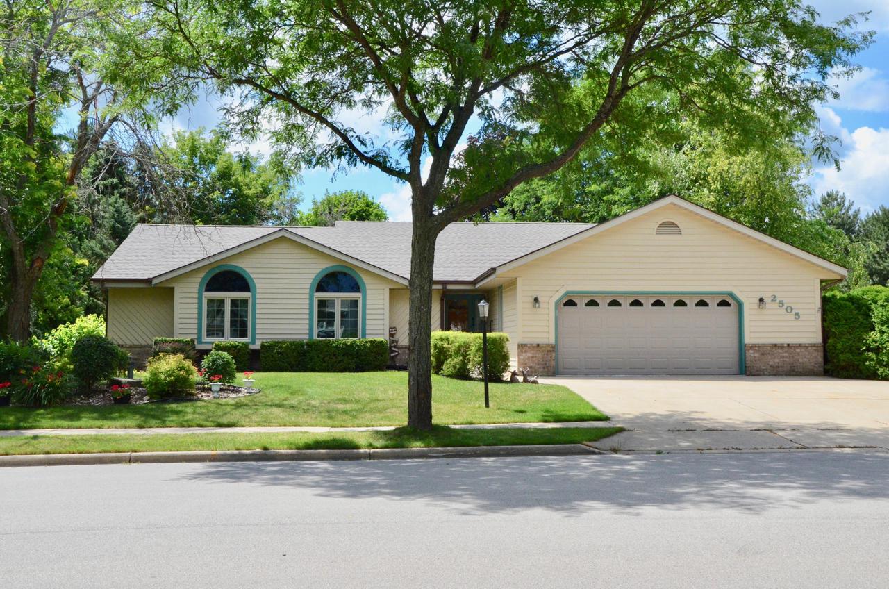 2505 Lancaster Dr., Waukesha, WI 53188