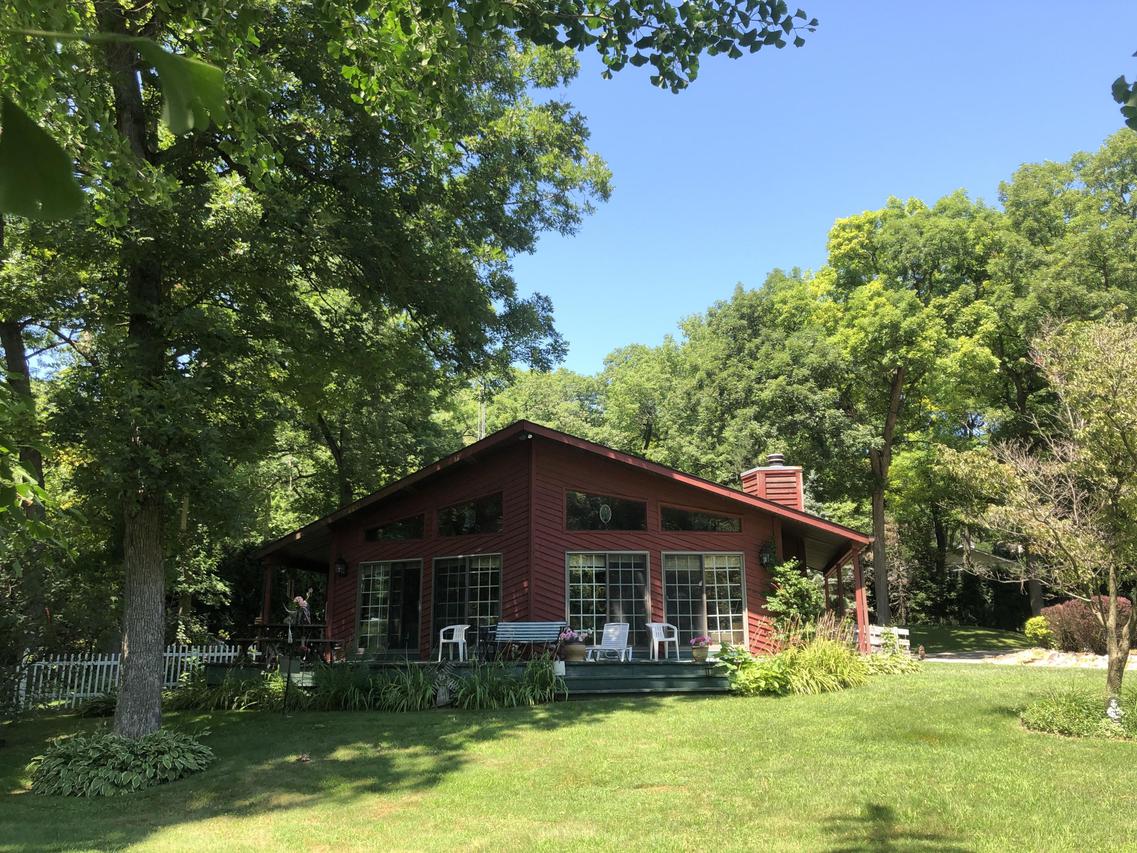 N2341 Sylvan Ln., Linn, WI 53147