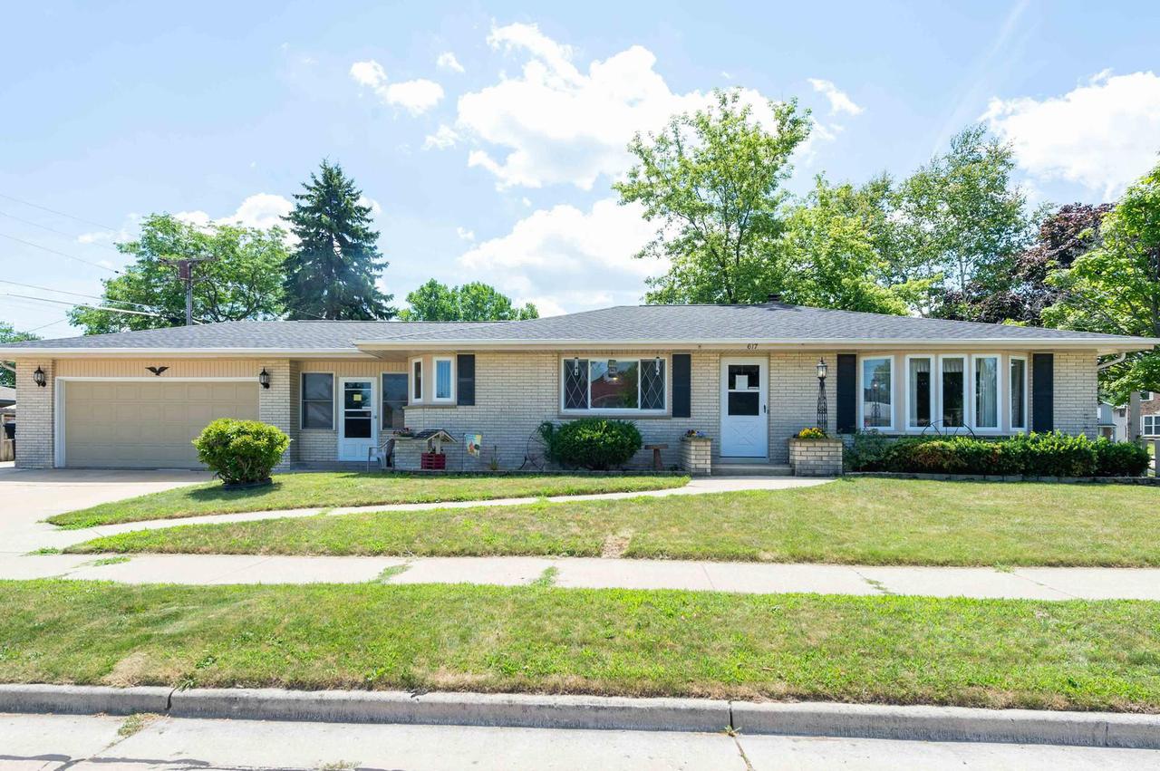 617 Sydney Dr, Racine, WI 53402