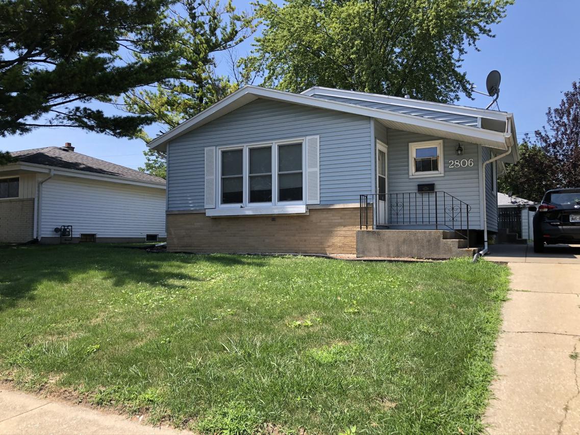 2806 Donna Ave, Racine, WI 53404