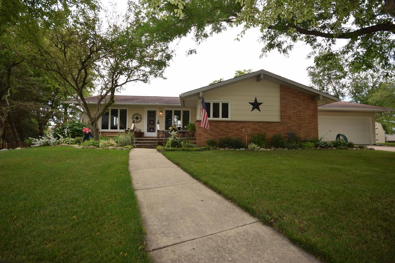 1019 Shirlcrest, Port Washington, WI 53074