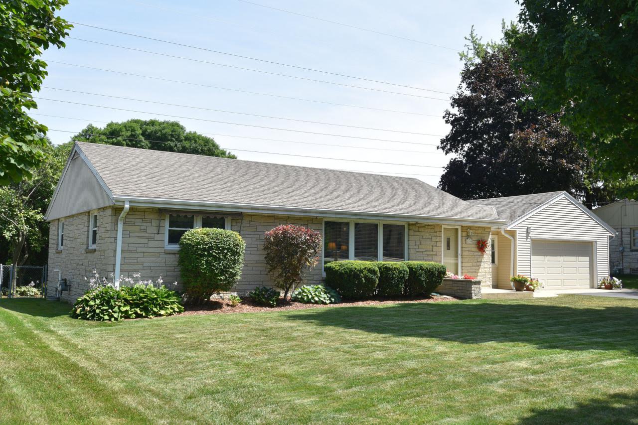 2334 N 120th St, Wauwatosa, WI 53226