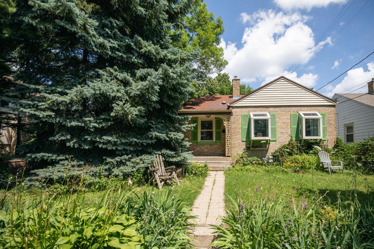 1214 E Roadsmeet St., Milwaukee, WI 53212