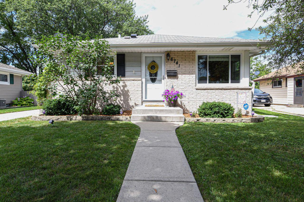 6741 S 18th St., Milwaukee, WI 53221