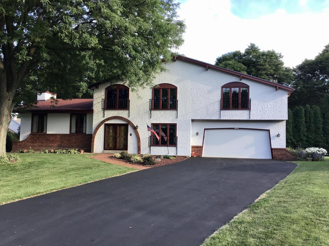 12685 W Scarborough Ct, New Berlin, WI 53151