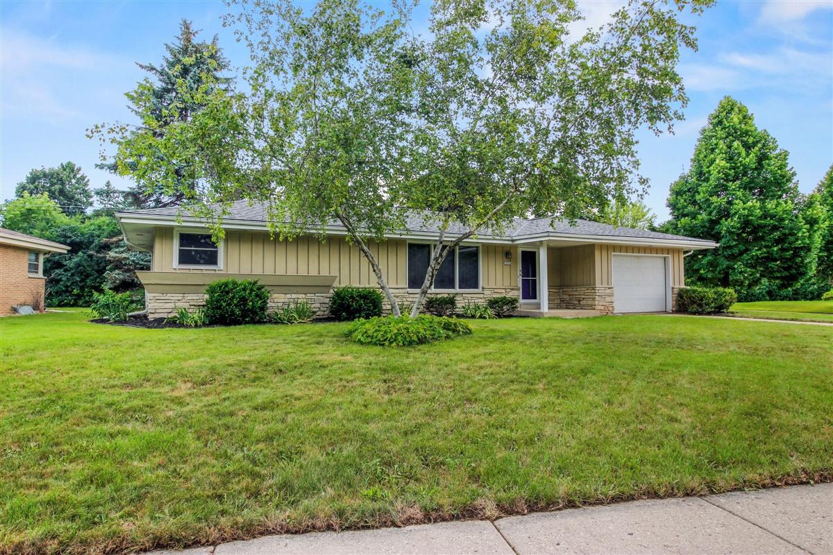 10204 W Burleigh St, Wauwatosa, WI 53222