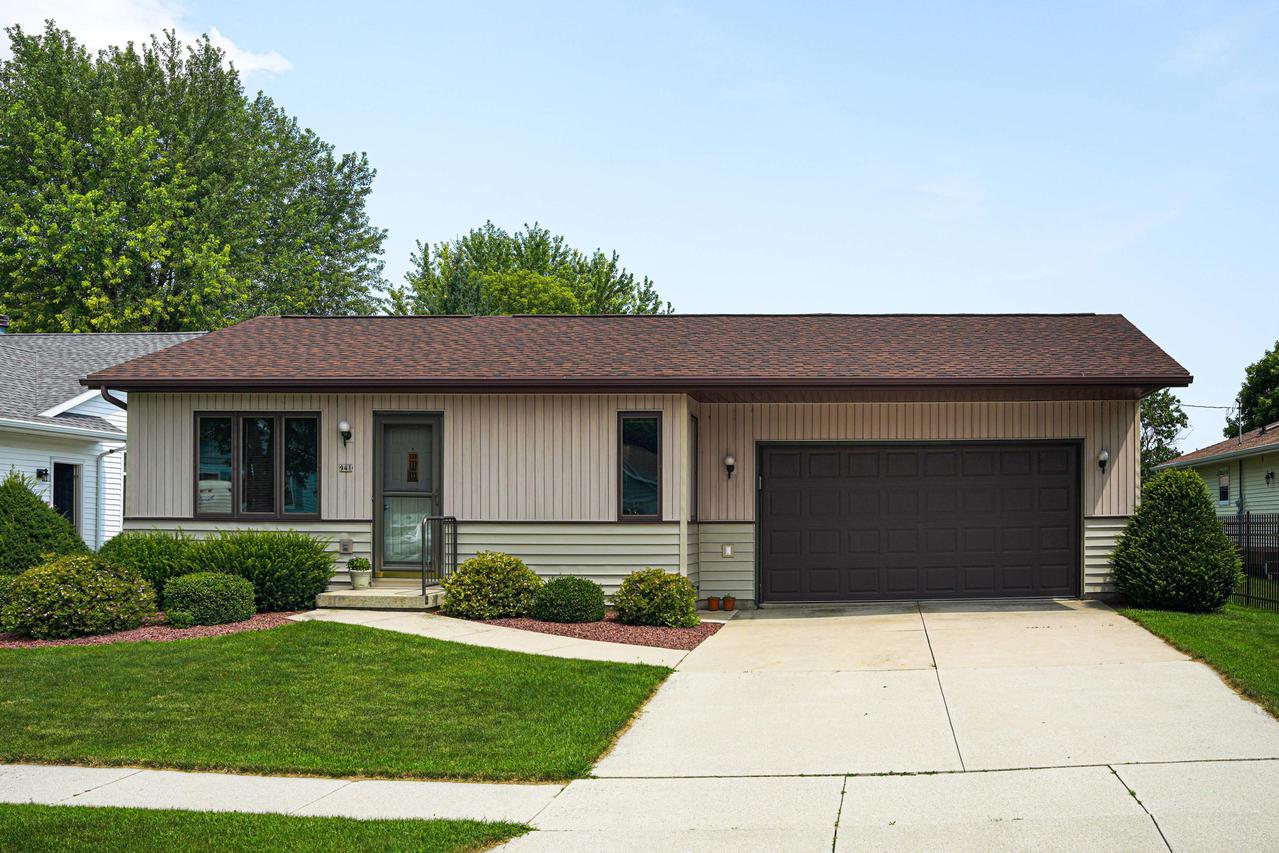 941 S 42nd St, Manitowoc, WI 54220