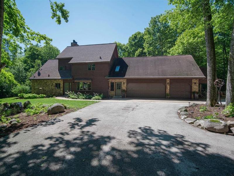 N6816 Rocky Ln., Plymouth, WI 53073