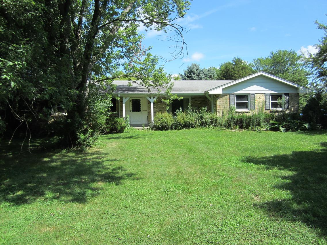 N74W25212 Howard Ln, Lisbon, WI 53089