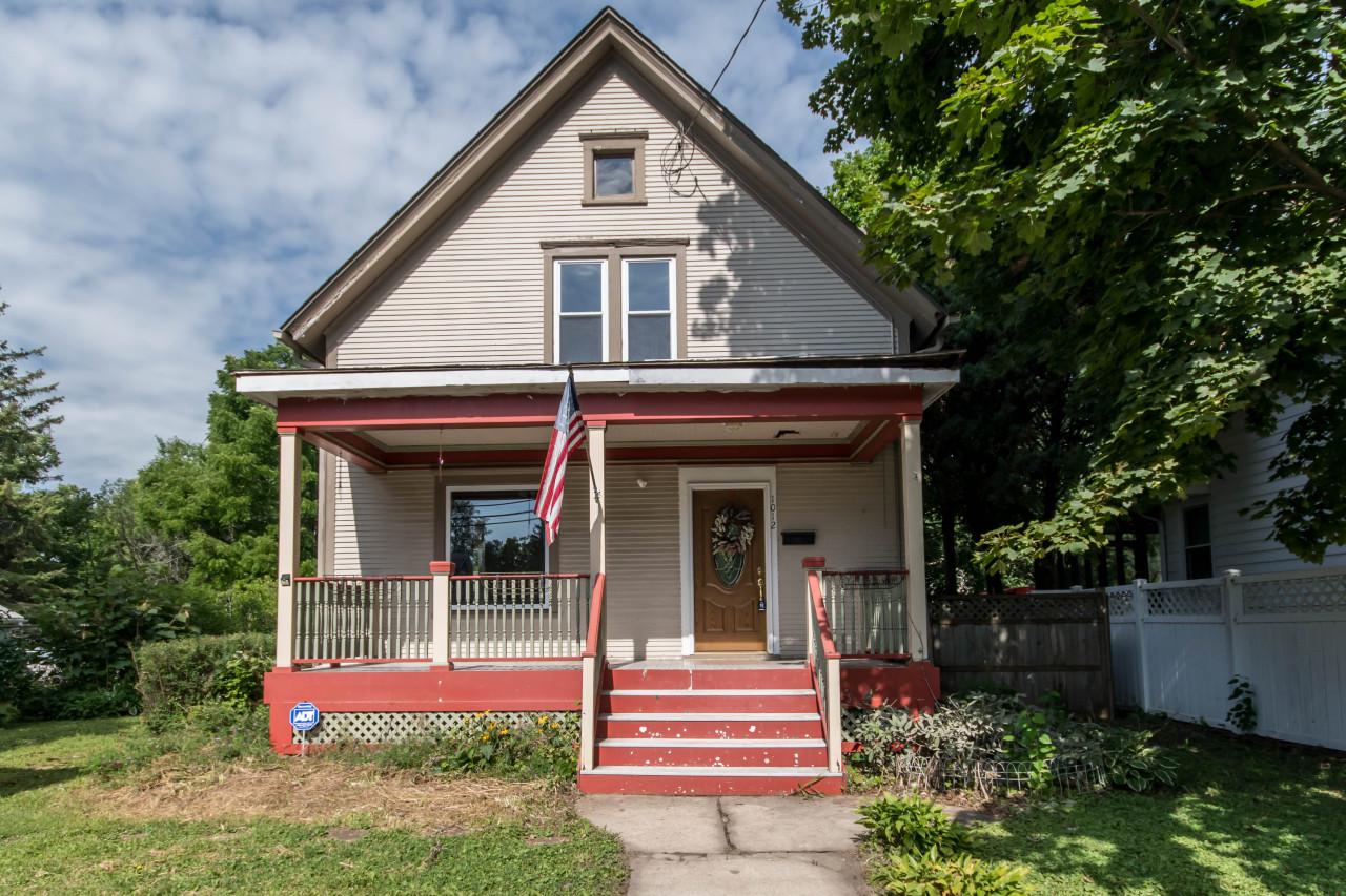1012 S 9th St, Watertown, WI 53094
