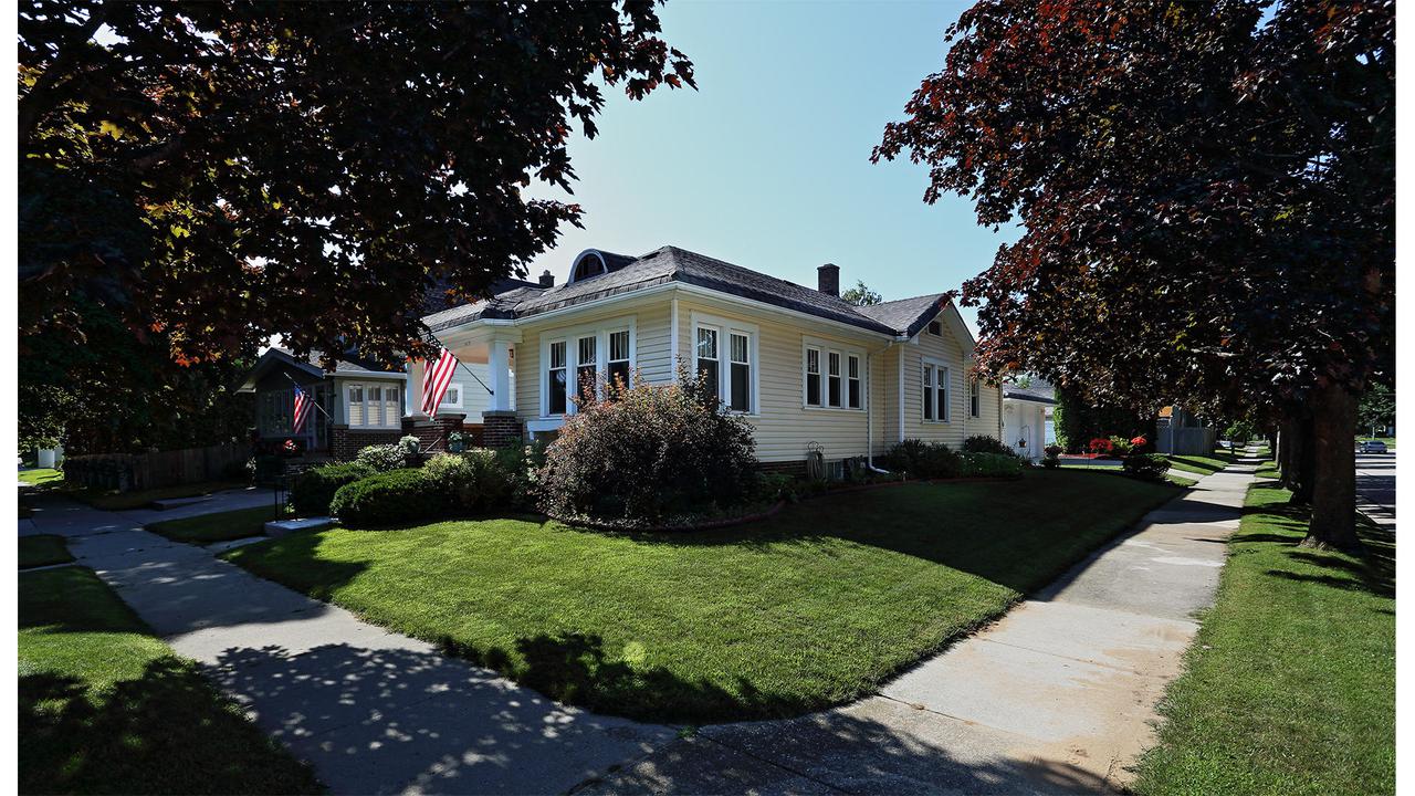 1019 Philippen St., Manitowoc, WI 54220