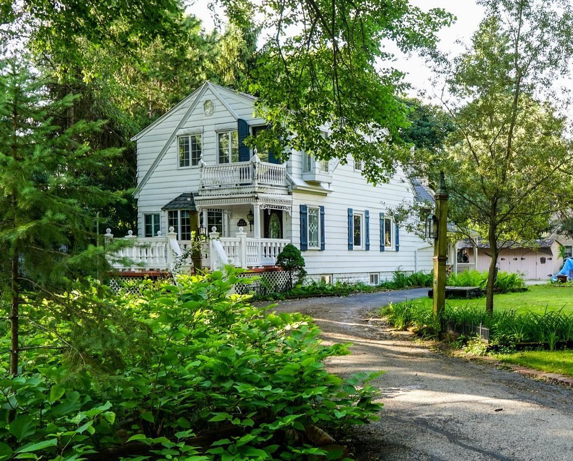 518 W River Front Dr, Glendale, WI 53217
