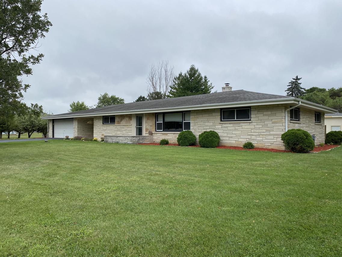 W239N5418 Maple Ave, Lisbon, WI 53089