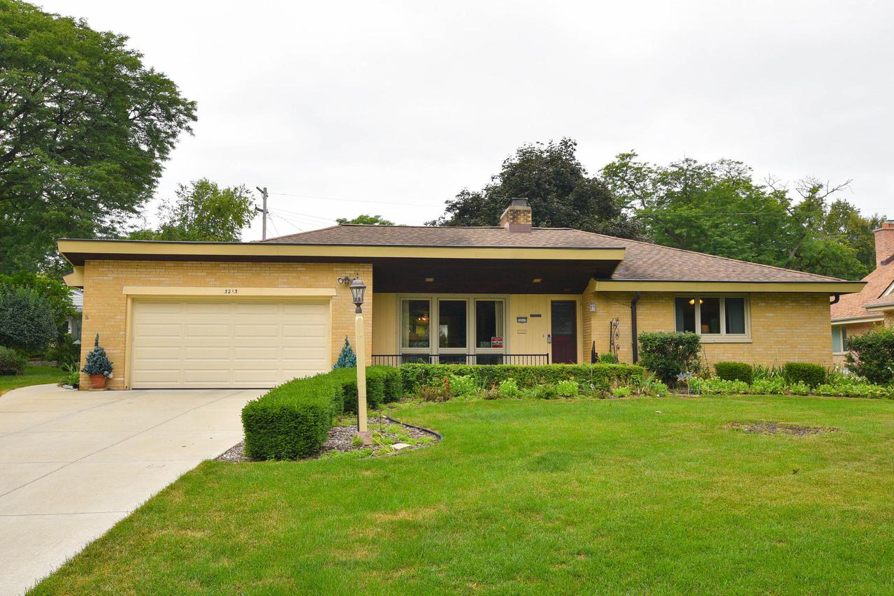 3213 N 104th St, Wauwatosa, WI 53222