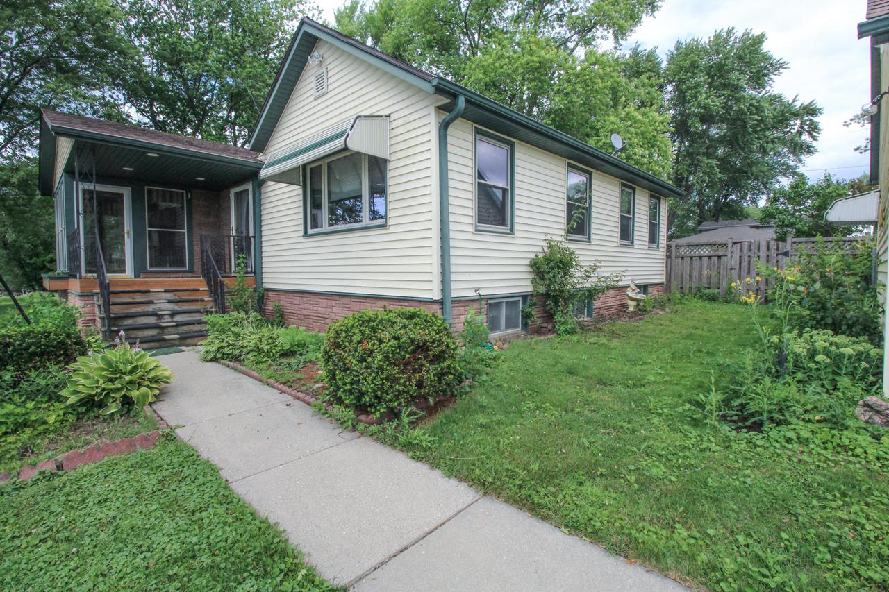 456 Andrews St., Mukwonago, WI 53149