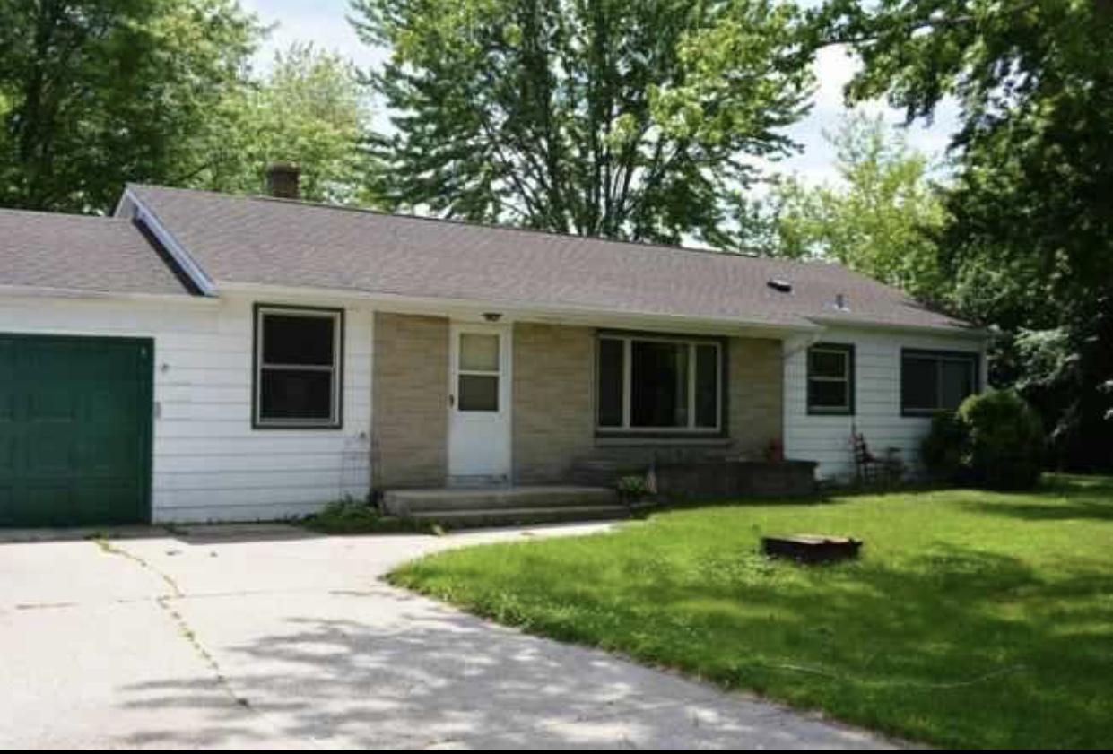 523 E Schowalter St., Saukville, WI 53080