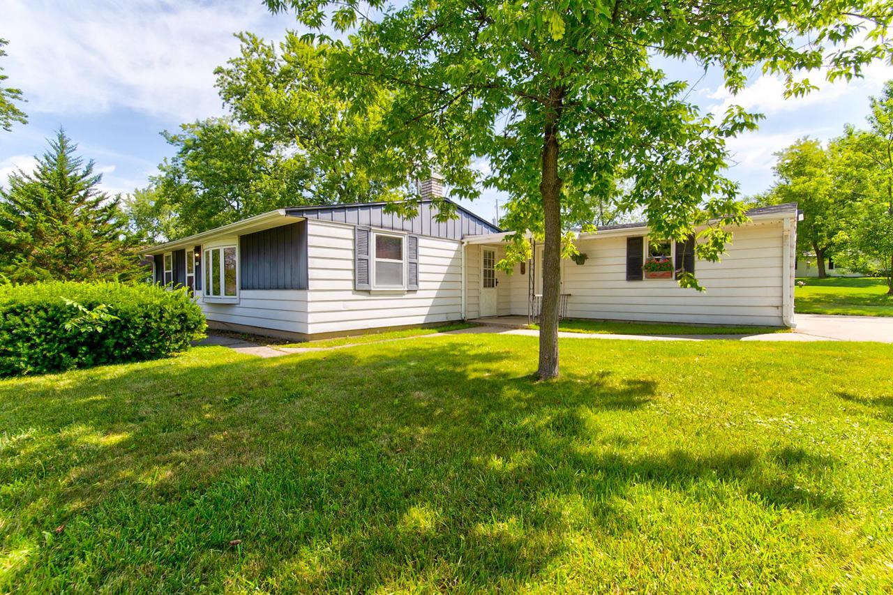 10024 Saratoga Dr., Caledonia, WI 53108