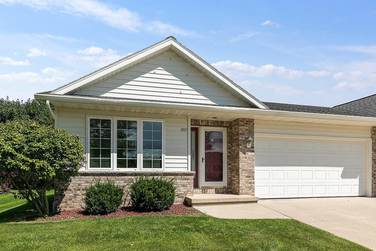 857 River Bluff, Manitowoc, WI 54220